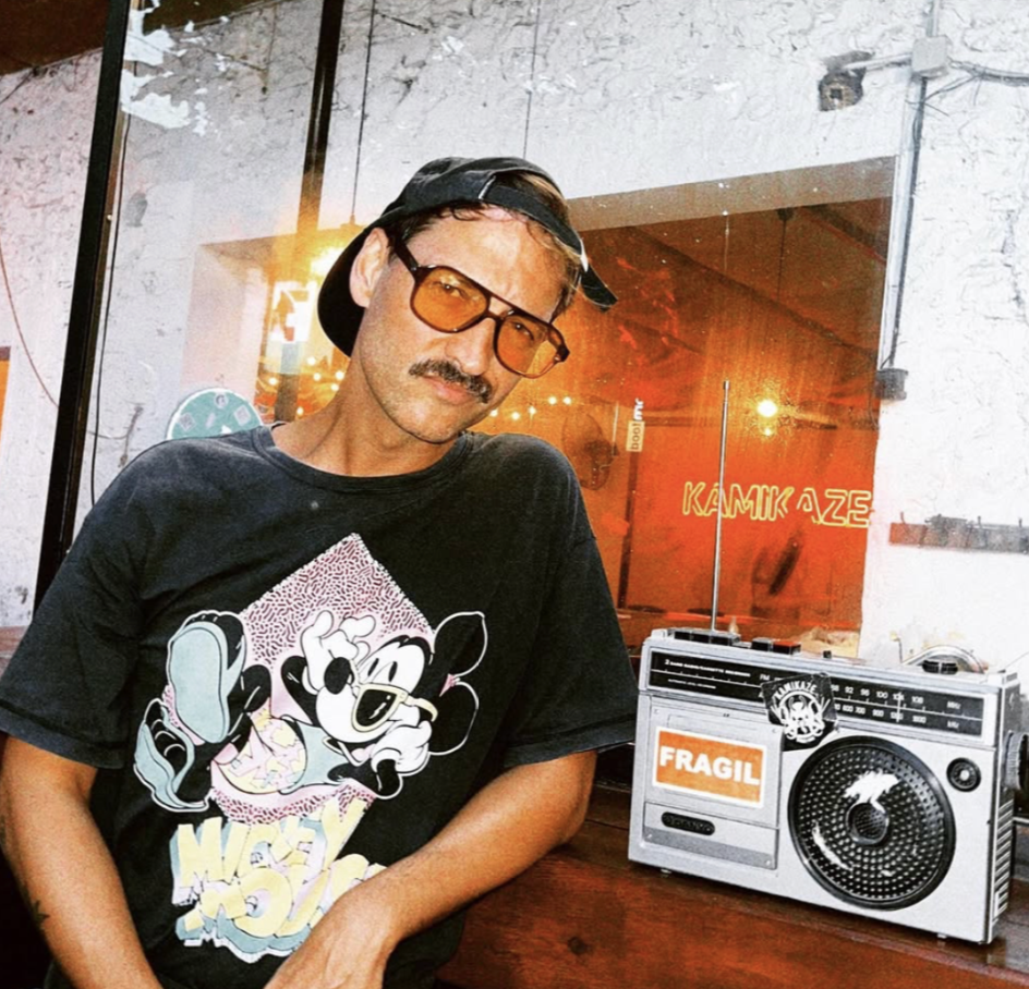 dj-con-radio