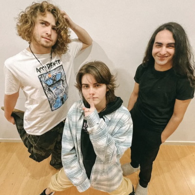 Grupo chicos jovenes